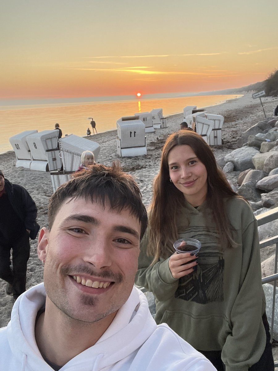#NadieDiceNada los escuchamos desde Heiligendamm en Alemania mientras trabajamos!! Fotito de ayer en el Sunset ☀️