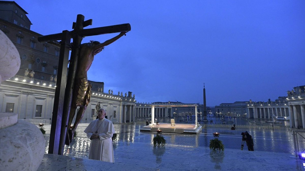 menis_10's tweet photo. Eravamo tutti lì con te…anche se nn fisicamente…come oggi🕊️💔#PapaFrancesco https://t.co/DL6JDpdP1X