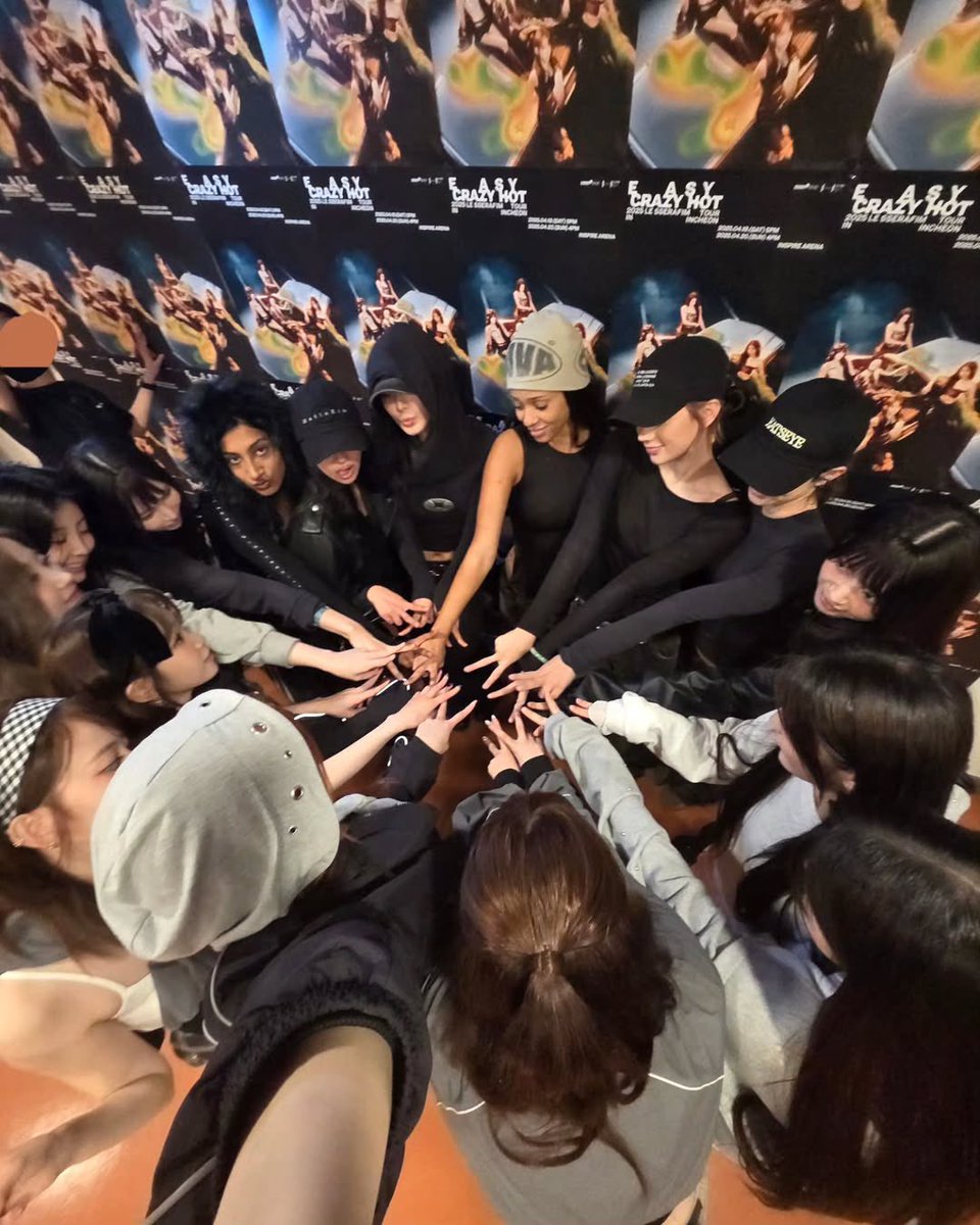 KATSEYE attended LE SSERAFIM's 'EASY CRAZY HOT' Tour in Incheon! 🩷

#LE_SSERAFIM #르세라핌 #KATSEYE