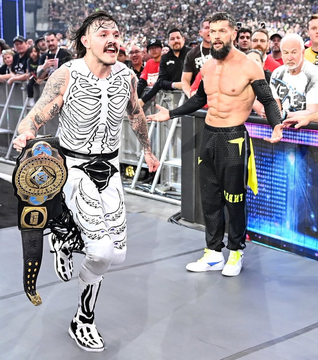 reigns_era's tweet image. This shot.