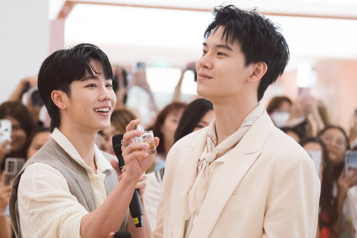 rollsanalog7's tweet photo. 21.04.2025      ฉีดน้ำหอมให้ 😊

#YinWarXJoMaloneLondon
#JoMaloneLondonTH 
JOMALONE X YINWAR 
#warwanarat ; @warwanarat 
#yinyin_anw ; @yinyin_anw https://t.co/UzoRAZwPcl