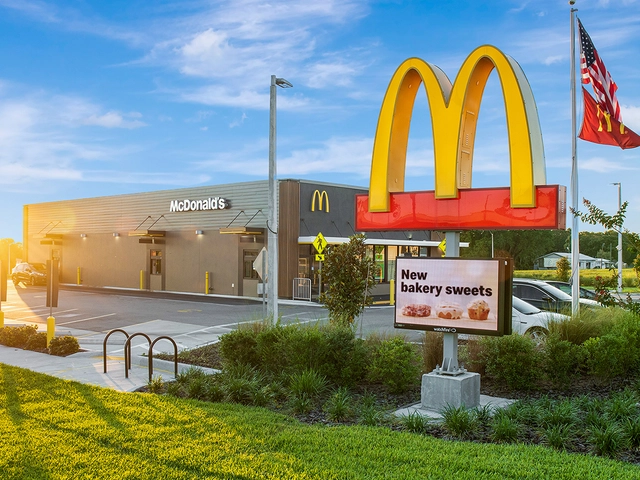 WatchfireSigns's tweet photo. Brands like McDonald's, Dunkin, CITGO, and Choice Hotels have chosen Watchfire to bring their advertising and branding to life with the flexibility and vibrancy of LED sign messaging.

Learn more: https://t.co/4WdQqdPDoi

#nationalbrands #ledsigns #digitalreaderboards https://t.co/GeZzvDzk9L