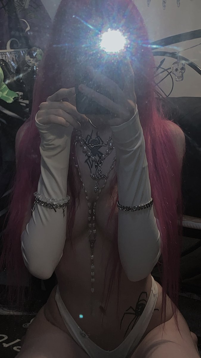 ⊹Pink hair, black heart. You still wanna play with me?” 🖤🕷️₊˚⊹ 

♡ &amp; ↻!!₊˚⊹
gothslut nsfw sellingcontent buyingcontent sugarbaby sugardaddywanted paypiggys onlyfans kink fetish gothgirl bdsm horny fetish  ✞