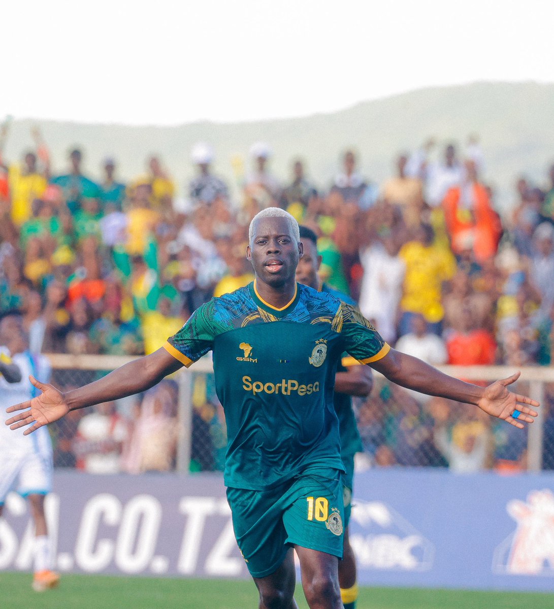 fumbokhanJr's tweet image. Goal la Azizi Ki pale Ahoua Angekosa 😂😂🙌🏻