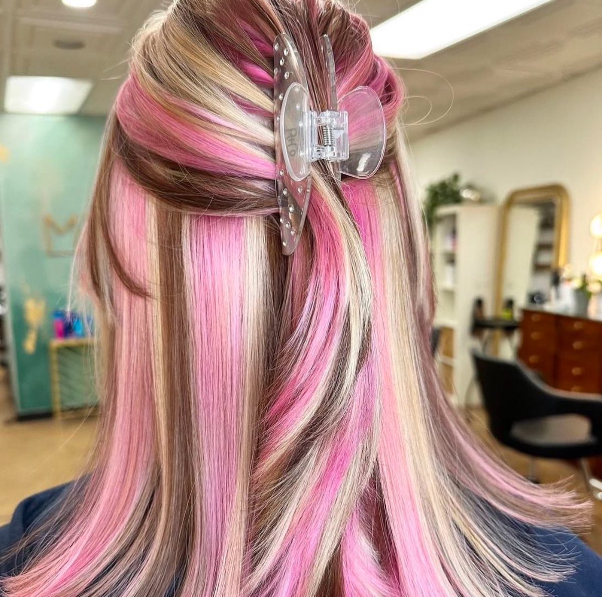 pinkglitterie's tweet photo. neapolitan hair https://t.co/C0cgagQqdZ