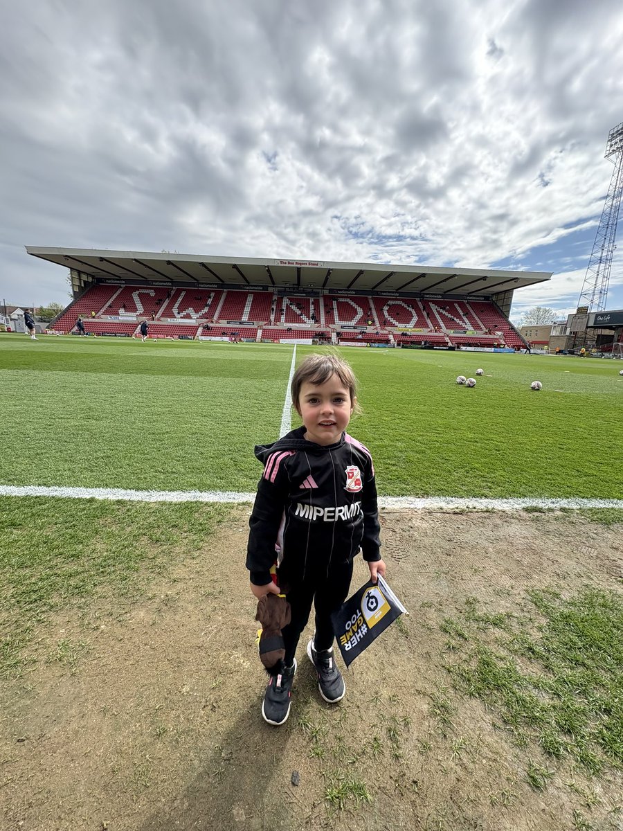 I wish I got to experience this on my first game! Thank you <a href="/hollyBwoodridge/">Holly</a> for sorting! Additionally <a href="/Laney1879/">Caroline Lane</a> for come to the rescue with the Robin teddy! #stfc