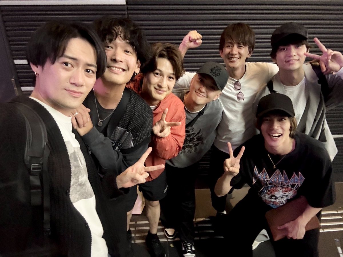 AKITO_SOLIDEMO's tweet photo. 先日、毎年恒例
SOLIDEMOのデビュー日に
みんなで集まりました！

残念ながらたけちゃんは来れなかったので
個人的に正月に二人で旅行行った時の写真を📸

解散しても、いつまで経っても
どこまで行っても兄弟。

なんかみんな丸くなったなぁ、
大人になった。って最年少が言うなってな笑
大好きだぞ！ https://t.co/qFynzXG1Rq