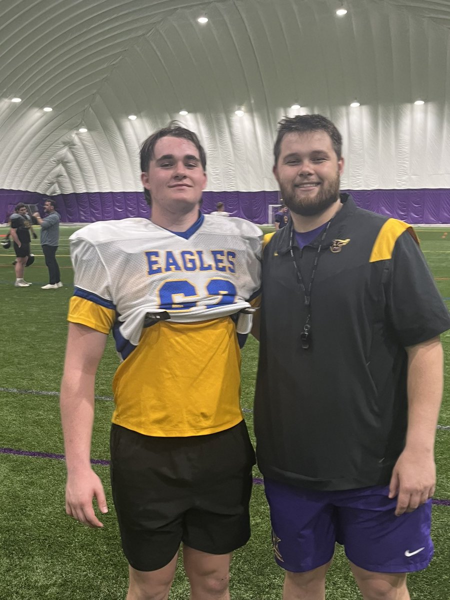 NickBarrett56's tweet image. Excellent day competing in the Thunder Dome at Minnesota State. It was great speaking with former Sandburg Eagle standout, coach Graham Hevel. Thank you coach Hartig for the invite!
@OLMafia @CoachHartig @CoachMurphCSHS @EDGYTIM @CoachHevel50 @SandburgEagles