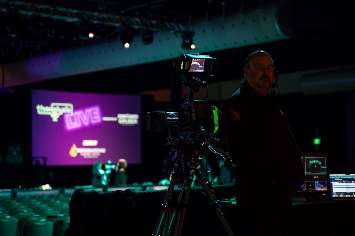 PlumMovingMedia's tweet photo. We loved working with @goodkarmabrands to bring Thanalysis LIVE 2025  to life! Here's a peek at our team working behind the scenes. 

@thanalysisshow  @potawatomi_mke!

#liveproduction #liveevents https://t.co/3nDLkzv4iP