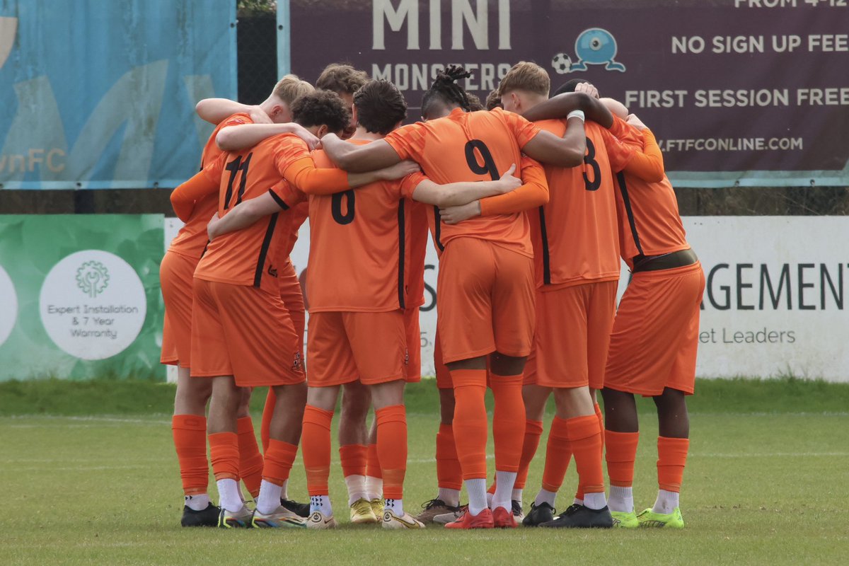 FT | Farnham Town 0-1 Hartley Wintney

⚽️ Lynch 21’
🅰️ Camara

Newy’s first start since September. Macca and Noah only just back from injury. JP deputising at right back.

Throw any challenge you like at these boys and they just keep on fighting! 👏👏

#UTR🧡 📸 Jon Wiggins