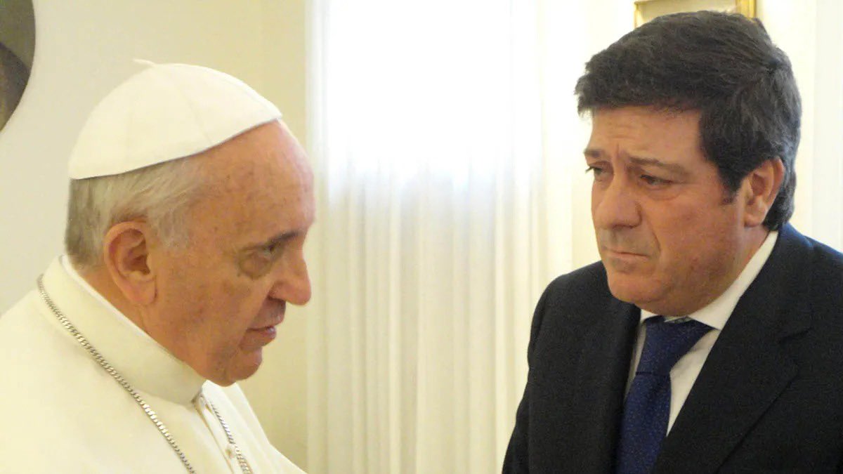 Gabriel Mariotto (@gabmariotto) on Twitter photo Gran dolor por la partida del Papa Francisco
Tuve la oportunidad de compartir encuentros con el, escucharlo y aprender. Un faro en la oscuridad de un mundo que anda a los tumbos
Su legado será bandera de lucha frente a la injusticia y la deshumanización
Lo extrañaremos mucho! Gran dolor por la partida del Papa Francisco
Tuve la oportunidad de compartir encuentros con el, escucharlo y aprender. Un faro en la oscuridad de un mundo que anda a los tumbos
Su legado será bandera de lucha frente a la injusticia y la deshumanización
Lo extrañaremos mucho!