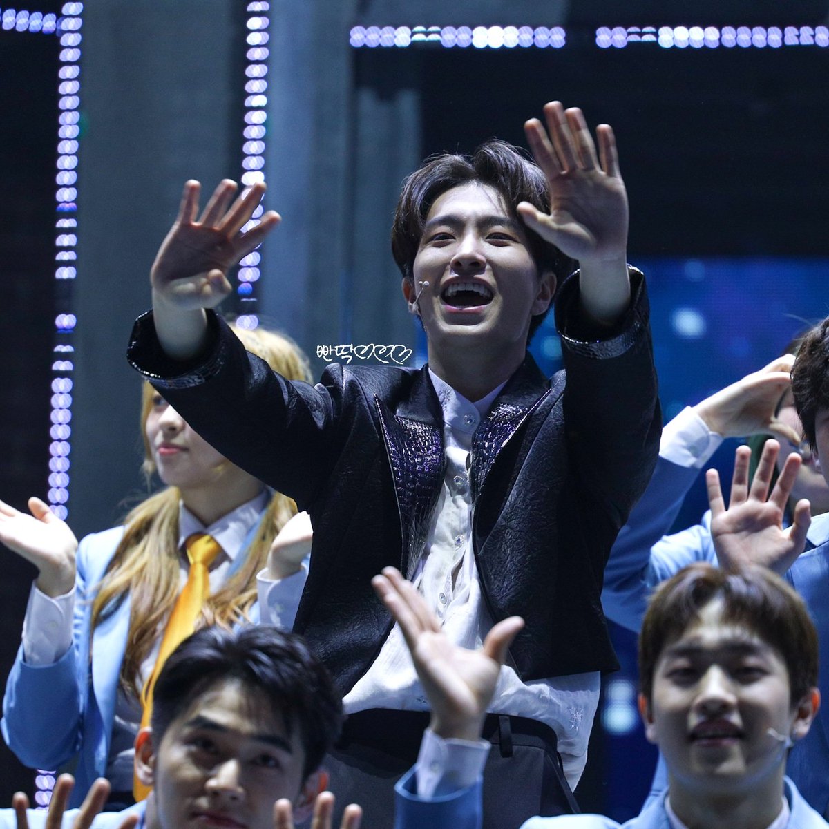 got7_twinkling's tweet photo. 250420 드림하이 커튼콜

행복하게 웃는 헤헤강아지...🥹...💚

#영재 #YOUNGJAE #쇼뮤지컬드림하이 #퉤삼동 @ChoiArs_YJ https://t.co/rEr9YexZ12