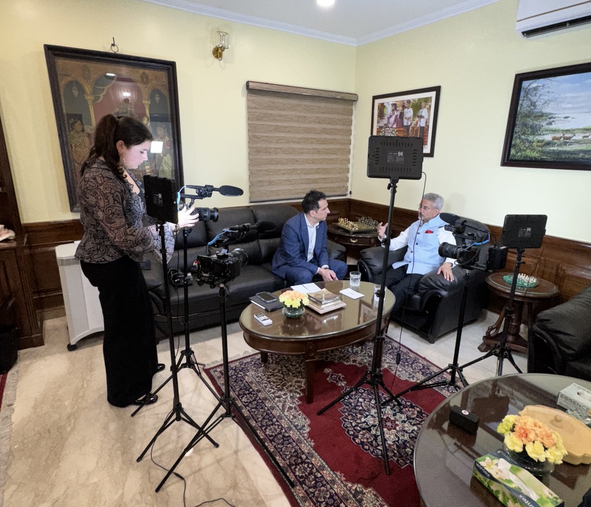 Ylli_Bajraktari's tweet image. Today, while in New Delhi, I had the honor to interview special guest Minister S. Jaishankar (@DrSJaishankar), Minister of Indian External Affairs, for an upcoming episode of #MemosToThePresident! It was a great conversation and I can't wait to share the full episode. Stay tuned!