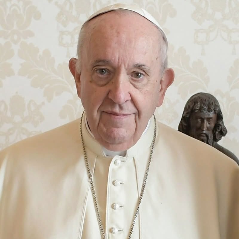 A humanidade perde hoje um de seus mais fecundos e generosos filhos. O Papa Francisco deixa um exemplo de verdadeira caridade e genuína compaixão cristã pelos mais pobres . Que seu exemplo possa ecoar pela eternidade .