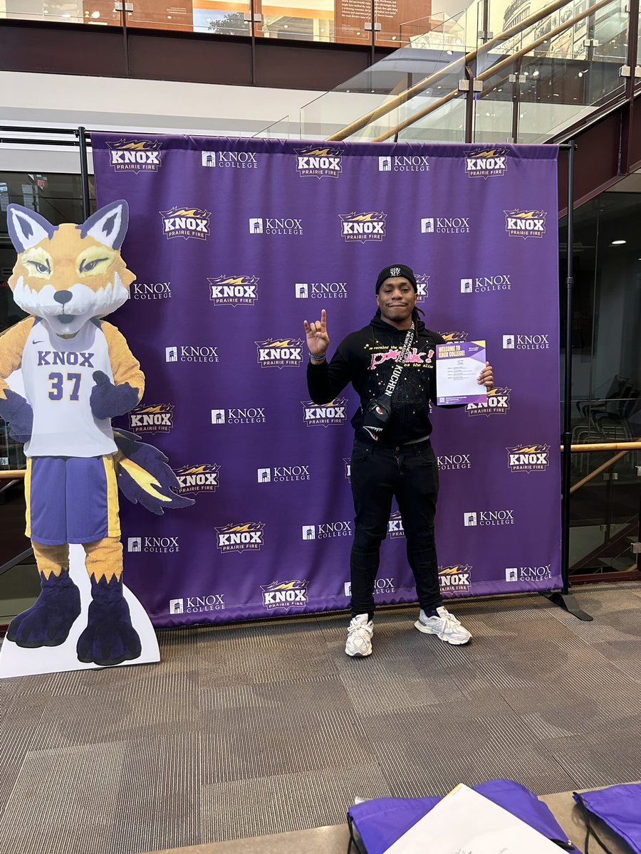 AmirPruitt3's tweet photo. Had an Amazing time visiting Knox college. Thank You @CoachWillits @FB_KnoxCollege  for the official visit #Gofire #PrairieFox https://t.co/RfG8ExFYZQ