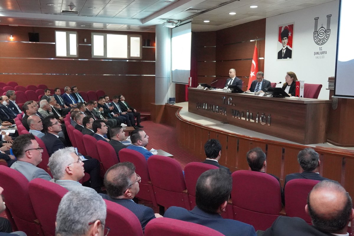 Yönetim Kurulu Başkanımız Sn. Mehmet Yetim, Şanlıurfa Valimiz Sn. Hasan Şıldak Başkanlığında Valilik Toplantı Salonunda düzenlenen Kamu yatırım çalışmalarının değerlendirildiği  İl Koordinasyon Kurulu toplantısına katıldı.

<a href="/UrfaValiligi/">T.C. ŞANLIURFA VALİLİĞİ</a> <a href="/hasansildak/">Hasan ŞILDAK</a> <a href="/mdoganyetim/">Mehmet Doğan Yetim</a> <a href="/serhatkrd/">Serhat KARADAĞ</a>