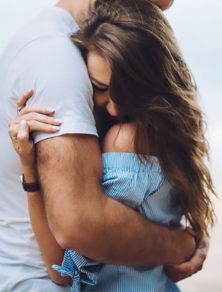 SEVDİĞİNİZ ⁉️ 
Bazen Kıskanıyorsa, 
Çocuklaşıyorsa, 
DarıLıyorsa, 
Bırakmayın canınız 
Gibi SARILIN ona📌 
MutLu AkşamLar✨ 
✨🍂♥️⭐👆😉😎