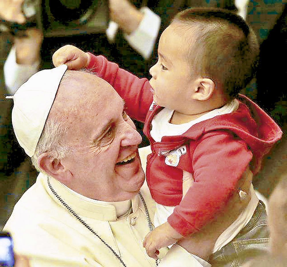 Cary Pierluisi (@pierluisicary) on Twitter photo Hoy se apagó la voz dulce que nos habló de misericordia y de una Iglesia que camina de la mano con su pueblo. El Papa Francisco, primer Papa latinoamericano y primer Jesuita en ocupar el Vaticano, dedicó su vida a predicar con su ejemplo, lideró con el corazón, vivió con humildad Hoy se apagó la voz dulce que nos habló de misericordia y de una Iglesia que camina de la mano con su pueblo. El Papa Francisco, primer Papa latinoamericano y primer Jesuita en ocupar el Vaticano, dedicó su vida a predicar con su ejemplo, lideró con el corazón, vivió con humildad