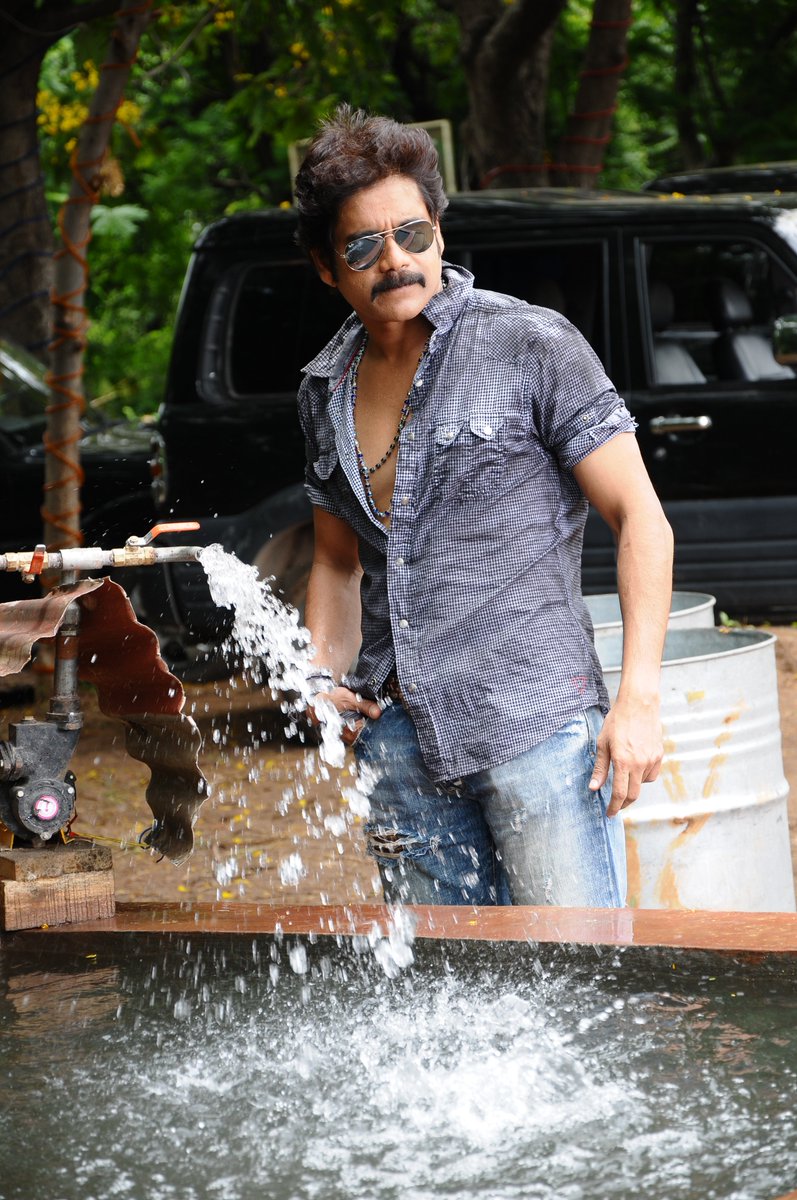 𝑲𝒊𝒏𝒈 𝑽𝒆𝒏𝒌𝒚 (@kingvenkybaf) on Twitter photo దీనెక్క ఒక్క పోస్టర్ ఎ౦తో మాస్ కనిపిస్తోంది 💥
Super ga direct chesav anna <a href="/VeeruPotla1/">Veeru Potla</a>
We want #Ragada4K <a href="/AnnapurnaStdios/">Annapurna Studios</a> దీనెక్క ఒక్క పోస్టర్ ఎ౦తో మాస్ కనిపిస్తోంది 💥
Super ga direct chesav anna <a href="/VeeruPotla1/">Veeru Potla</a>
We want #Ragada4K <a href="/AnnapurnaStdios/">Annapurna Studios</a>