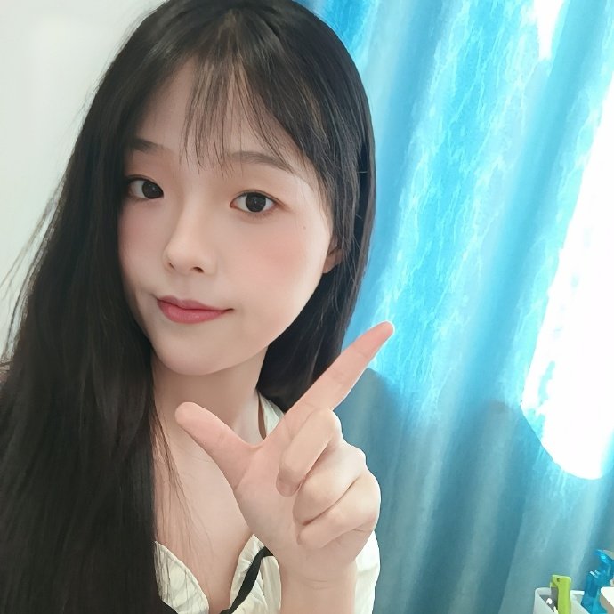 真会卖骚!小嘴这么润快滚过来跪下给爸爸口!