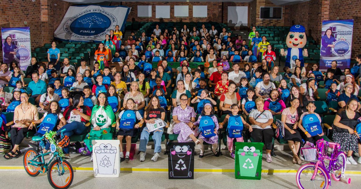 FIMLM's tweet photo. #FimlmColombia 🇨🇴 | Niños de #Floridablanca, Santander, fueron protagonistas de un día lleno de aprendizaje, diversión y valores, participando en actividades lúdico-pedagógicas que despertaron su conciencia ambiental, y recibieron kits escolares.🌎

Más: https://t.co/ZlalfufJNk https://t.co/WrAboZQ5fW