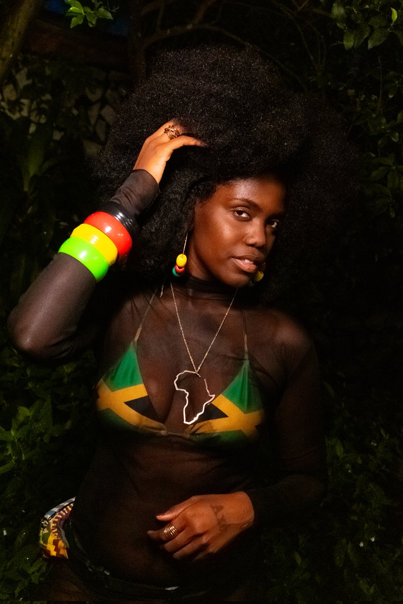 A Edição MY BOO | DANCEHALL foi TUUUDOOO! 🇯🇲 A pista pegou fogo, os DJs serviram os sets mais quentesss e a energia de vocês? IMPECÁVEL! ✨️💃🏾 Valeu a todo mundo que colou na MY BOO! já tamo com saudade! 🤎
Em breve soltaremos as fotokas 📸

E aí, quando é a próxima?