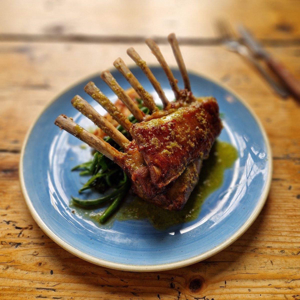 WhiteHartBarnes's tweet photo. Easter lamb rack. Yes please 🐑 https://t.co/VrtFJBsLIc