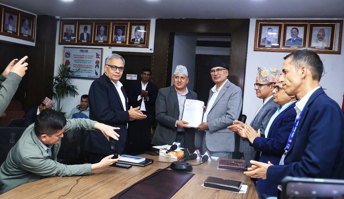 MOF Nepal ЁЯЗ│ЁЯЗ╡ (@mofnepal) on Twitter photo рд░рд╛рд╖реНрдЯреНрд░рд┐рдп рдпреЛрдЬрдирд╛ рдЖрдпреЛрдЧрд▓реЗ рдЖрд░реНрдерд┐рдХ рд╡рд░реНрд╖ реирежреореи/режреорей рдХреЛ рдмрдЬреЗрдЯ рддрд░реНрдЬреБрдорд╛ рд╕рдореНрдмрдиреНрдзрдорд╛ рдиреАрддрд┐рдЧрдд рддрдерд╛ рдХрд╛рд░реНрдпрдХреНрд░рдордЧрдд рдЫрд▓рдлрд▓ рдЧрд░реА рддрдпрд╛рд░ рдкрд╛рд░реЗрдХреЛ рдкреНрд░рддрд┐рд╡реЗрджрди рдмреБрдЭреНрдиреБрд╣реБрдБрджреИ рдЙрдкрдкреНрд░рдзрд╛рдирдордиреНрддреНрд░реА рдПрд╡рдВ рдЕрд░реНрдердордиреНрддреНрд░реА рд╡рд┐рд╖реНрдгреБрдкреНрд░рд╕рд╛рдж рдкреМрдбреЗрд▓ ред
<a href="/bpaudel1959/">Bishnu Prasad Paudel</a> рд░рд╛рд╖реНрдЯреНрд░рд┐рдп рдпреЛрдЬрдирд╛ рдЖрдпреЛрдЧрд▓реЗ рдЖрд░реНрдерд┐рдХ рд╡рд░реНрд╖ реирежреореи/режреорей рдХреЛ рдмрдЬреЗрдЯ рддрд░реНрдЬреБрдорд╛ рд╕рдореНрдмрдиреНрдзрдорд╛ рдиреАрддрд┐рдЧрдд рддрдерд╛ рдХрд╛рд░реНрдпрдХреНрд░рдордЧрдд рдЫрд▓рдлрд▓ рдЧрд░реА рддрдпрд╛рд░ рдкрд╛рд░реЗрдХреЛ рдкреНрд░рддрд┐рд╡реЗрджрди рдмреБрдЭреНрдиреБрд╣реБрдБрджреИ рдЙрдкрдкреНрд░рдзрд╛рдирдордиреНрддреНрд░реА рдПрд╡рдВ рдЕрд░реНрдердордиреНрддреНрд░реА рд╡рд┐рд╖реНрдгреБрдкреНрд░рд╕рд╛рдж рдкреМрдбреЗрд▓ ред
<a href="/bpaudel1959/">Bishnu Prasad Paudel</a>