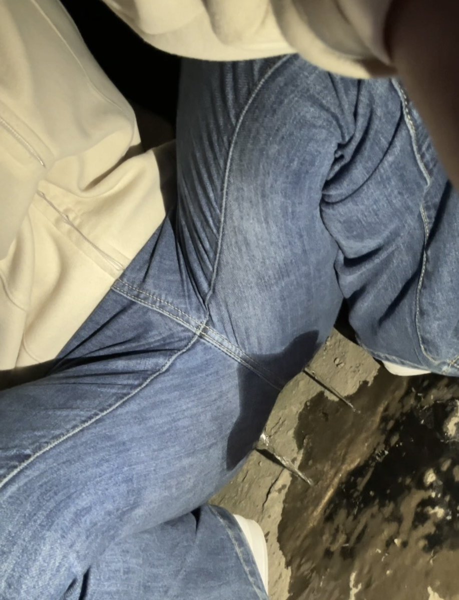 小芊第17话啤酒憋尿模仿找不到厕所大街上尿尿 #憋尿 #尿裤子