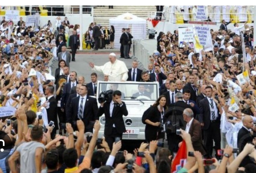 Sot, më 21 prill 2025, bota humbi Papën Françesku, një figurë që na frymëzoi me përulësinë dhe dashurinë e tij për drejtësi dhe paqe. I bashkohem dhimbjes e përbashkët dhe duke kujtuar  vizitën e tij historike në Shqipëri më 21 shtator 2014. Gjatë Meshës në Sheshin Nënë Tereza në
