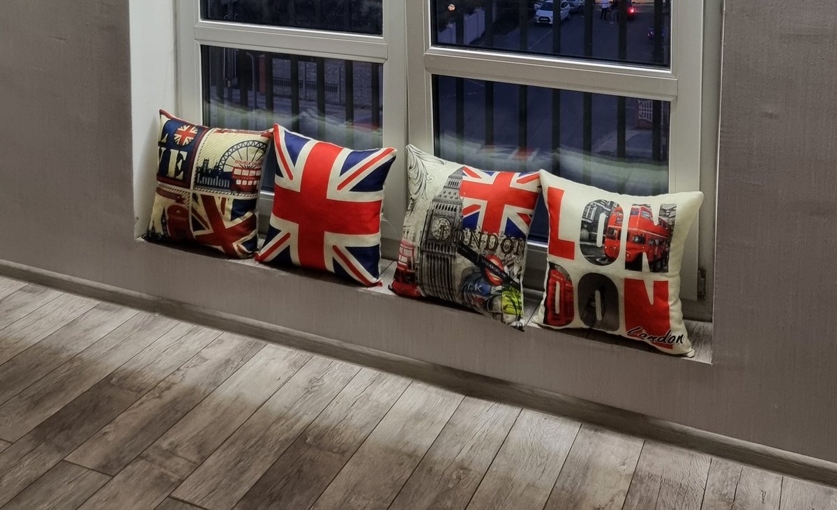 Ну, что я могу сказать...
Лучше жить в Беларуси и смотреть на лондонские подушки, чем жить в Британии и смотреть на Лондон! 
💩 🇬🇧 🇧🇾 ❤️👌