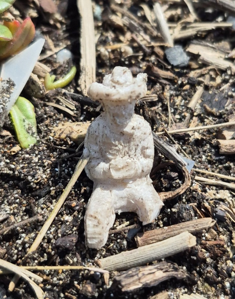 Kittylitterpic1's tweet photo. Managed to find something on one of the three figures from my pick yesterday at Aberthaw beach.  Anyone recognise the others?  #aberthawbeach #flotsamarmy #beachfinds https://t.co/v5ATJnt3YQ