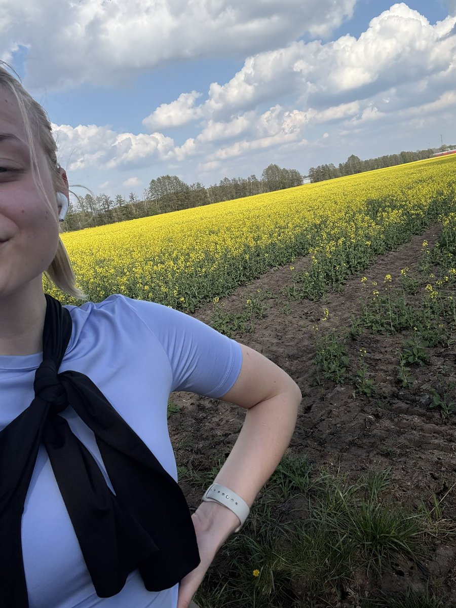 LillyBlaudszun's tweet image. Hier wird bei bester Aussicht &amp;amp; bestem Wetter und keinen Terminen ordentlich einer abgejoggt 🌟 #mvtutgut