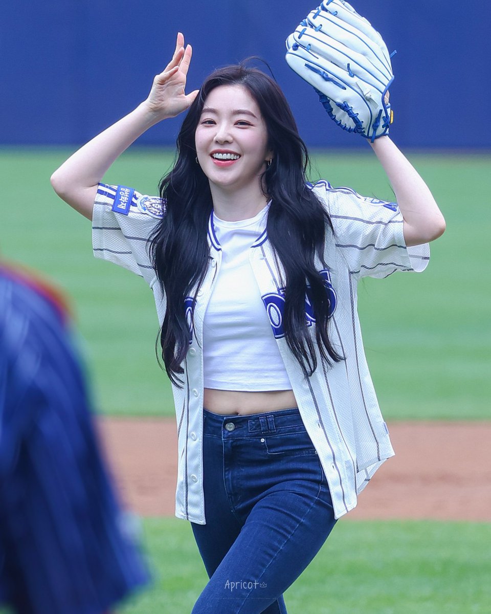 phase_up_sl's tweet photo. 👑

250420 클래식시리즈
#레드벨벳 #아이린 https://t.co/tctt8ivtvK