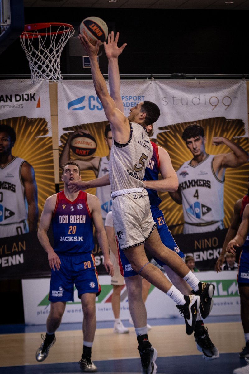 Ondanks 27 punten van Quincy Anderson (foto) en <a href="/LandstedeBasket/">Landstede Hammers</a> dat als team volle bak karakter toonde, ging <a href="/HeroesDenBosch/">Heroes Den Bosch 🏀</a> er op Tweede Paasdag dan toch met de zege vandoor: 97-101. 

Lees hier het siteverslag: landstedehammers.nl/knokkend-lands…

#hammertime #landstedehammers