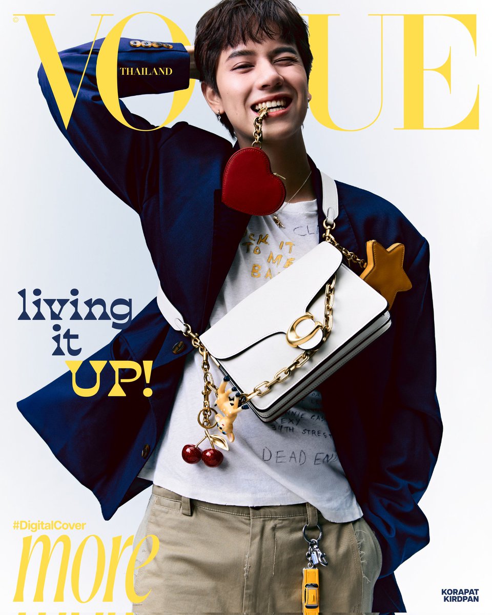 GMMTV's tweet image. พบกับ “นนน-กรภัทร์” Friend of Coach แห่งเอเชียตะวันออกเฉียงใต้ บน Digital Cover ของ #VOGUEMORE ฉบับเดือนเมษายน มาพร้อมกับโททัลลุคในคอลเลคชั่นฤดูใบไม้ผลิ ปี 2025 จากแฟชั่นแคมเปญ 'On Your Own Time' ที่พร้อมสะท้อนแนวคิดการค้นพบความกล้าที่จะใช้ชีวิตตามจังหวะเวลาของตัวเอง…
