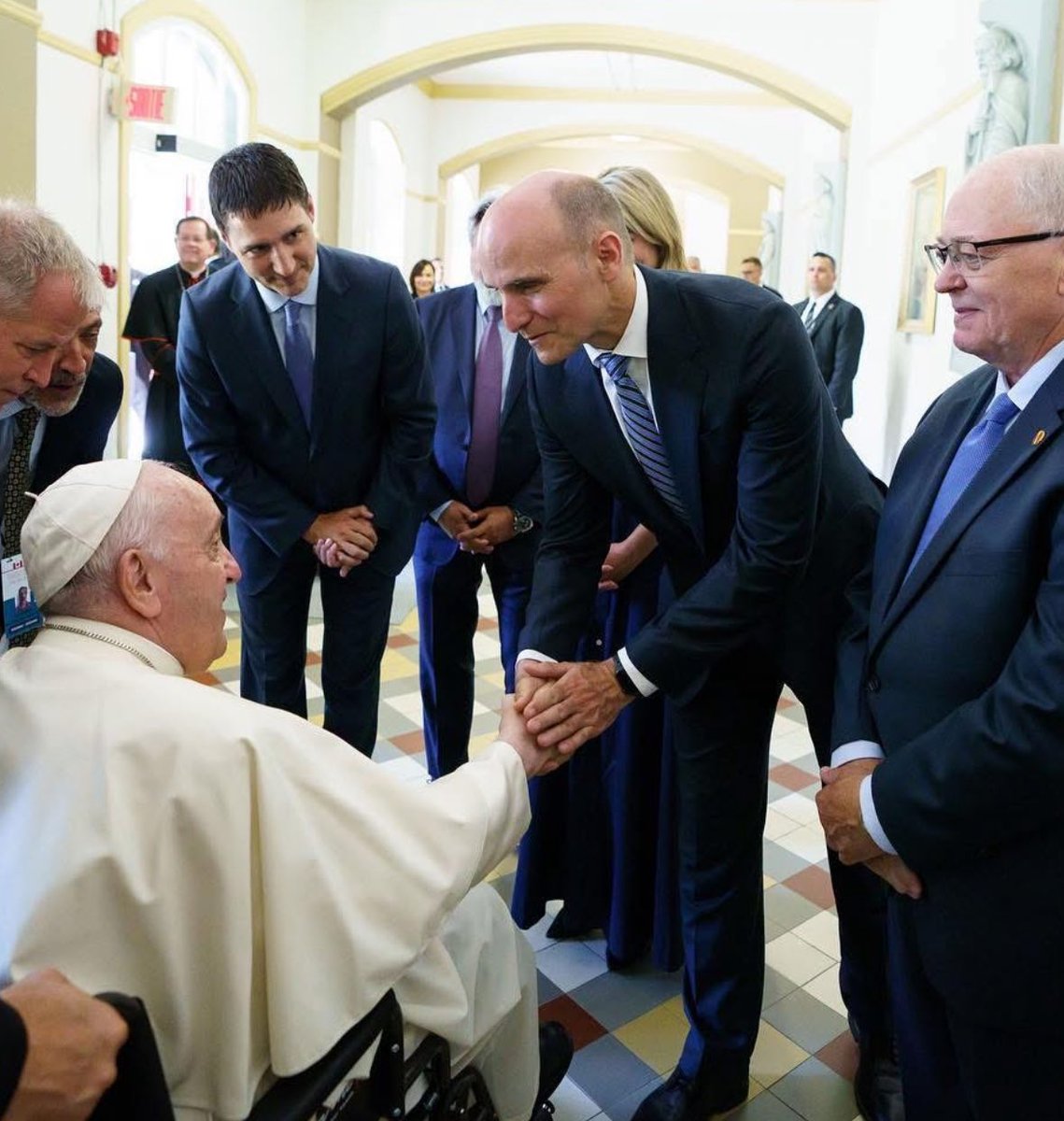Le pape François nous a quittés. Je me souviendrai toujours des voeux de solidarité, de réconciliation, de respect et de bienveillance qu’il nous a offerts lors de sa récente visite à Québec. Que son âme repose en paix.