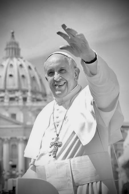 Se vc concorda que o Papa Francisco foi o melhor Papa que pisou na face dessa terra, deixa aqui o seu descanse em paz ?