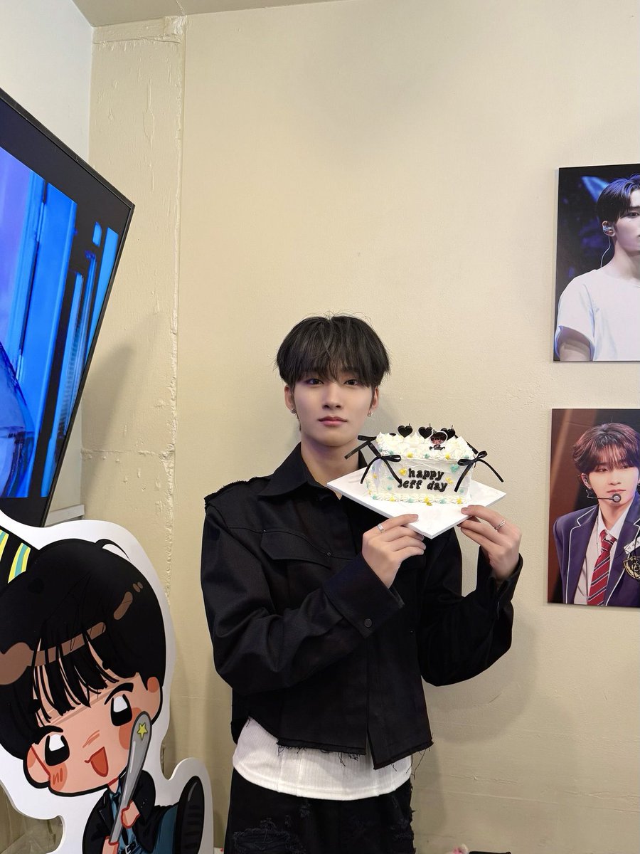 421xeff's tweet photo. 생일 진짜진짜 축하해 내 스물하나 ~~🤍 https://t.co/UkT9kpvEaL