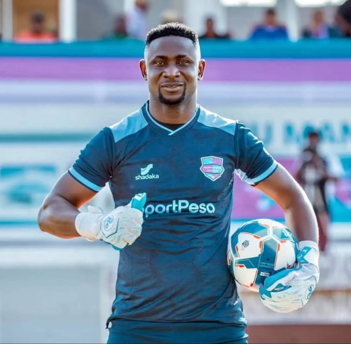 JOHN NOBLE Kasi ya haya Mashambulizi ya Yanga hata angekuwa Thibaut Courtis angechanganyikiwa tu.✍️

Sio rahisi Golikipa wa team ya Taifa ya Nigeria Kufanya Ameteur errors Kama hizi 

Lakini Kwa Kasi na Ubora wa Mashambulizi ya Yanga John Noble amelazimishwa Kufanya haya Makosa