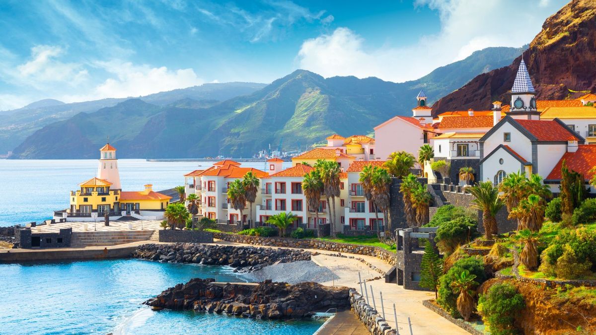 Bask in the sunshine at some of Lisbon’s most breathtaking beaches. Discover the top beaches near Lisbon perfect for sunbathing, surfing, and soaking in the views. Tap the link to read more. 

zeezest.com/travel/must-vi… 

#ZeeZest #ZeeZestEditorials #Lisbon #lisbonbeaches #beaches