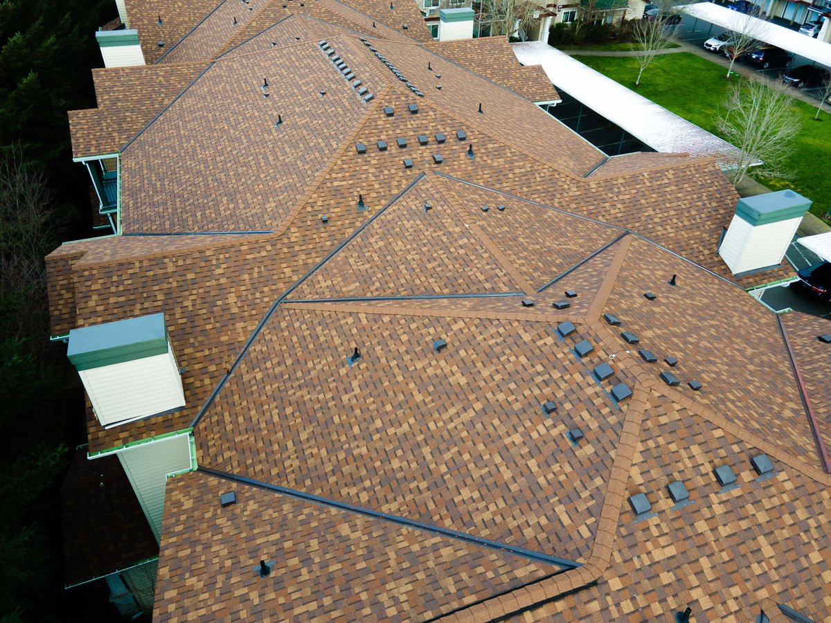 homemasters's tweet photo. Every nail, every panel, every detail – done with care 🛠️

#homemasters #roofingexperts #roofcare #newroof https://t.co/4XiCBFOWib