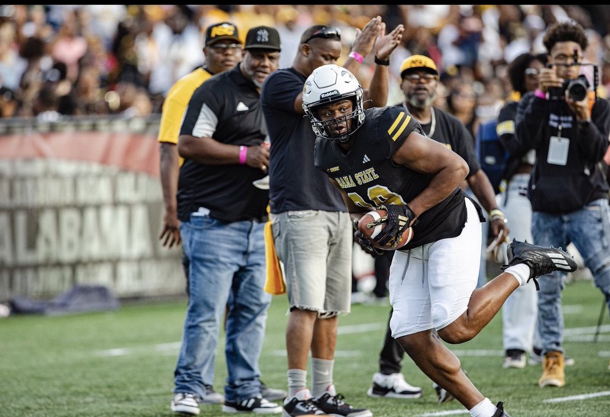 Officially in the portal!!! 

- 6’3 236lbs Hybrid TE
- FCS &amp; FBS Experience 
- Play multiple positions on all Special Teams