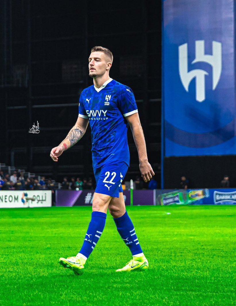 تقريبًا من الموسم الماضي كل مباريات الشباب وهو خارق ويقدم فيها مستوى ممتاز

اتمنى ان اليوم رجعته لمستواه هو والفريق كامل