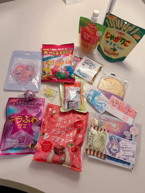 あとスペ来てくださったみなさんからたくさん差し入れもらっちゃいました! あの後ホテルに帰ってからおいしくいただきました感謝です