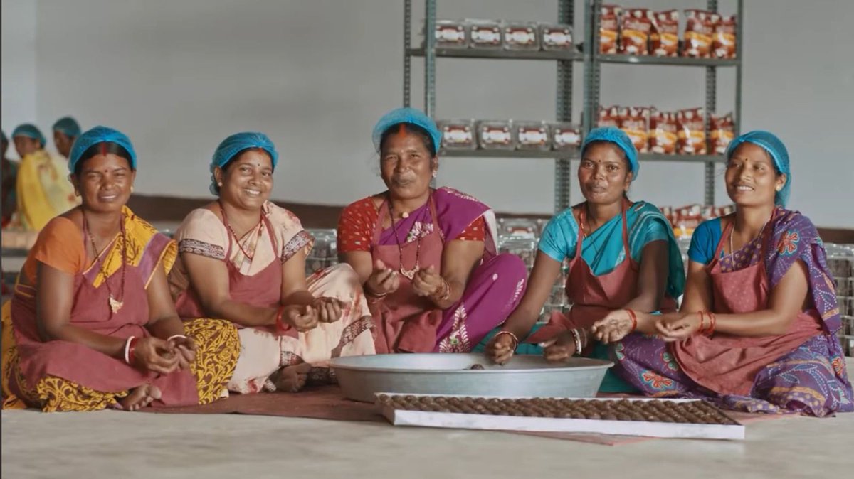 DCGumla's tweet image. गुमला ज़िले को भारत के माननीय प्रधानमंत्री द्वारा लोक प्रशासन में उत्कृष्टता हेतु प्रधानमंत्री पुरस्कार से सम्मानित किया गया। गुमला को यह दुर्लभ गौरव प्राप्त है कि वह इस प्रतिष्ठित पुरस्कार की अंतिम चरण तक लगातार चार बार पहुँचा है और लगातार दो वर्षों में विजेता रहा।