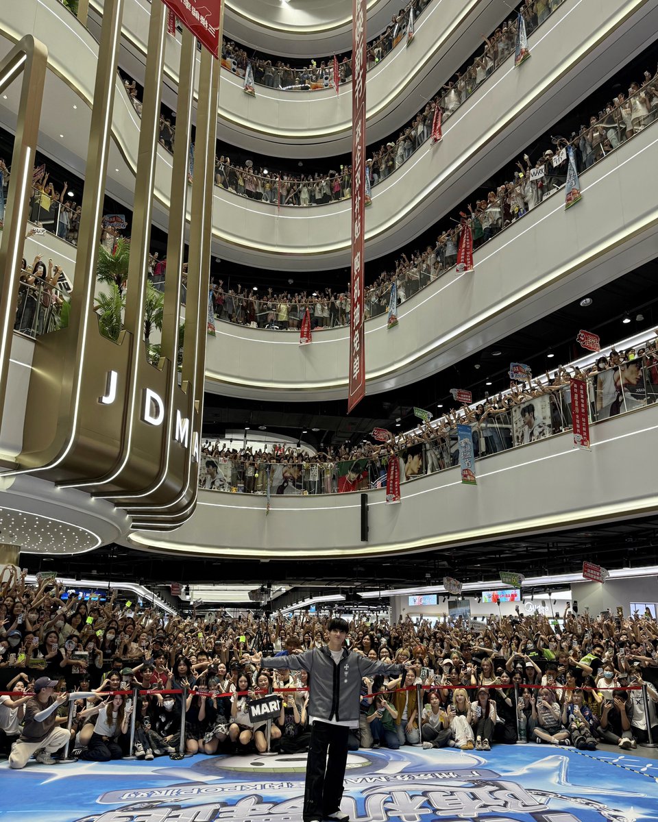 NCTsmtown's tweet image. 我一定会马克住今天在广州见到西珍妮的这个瞬间🥹💚

#MARK #마크 #MARK_1999
#NCT #NCT127 #NCTDREAM