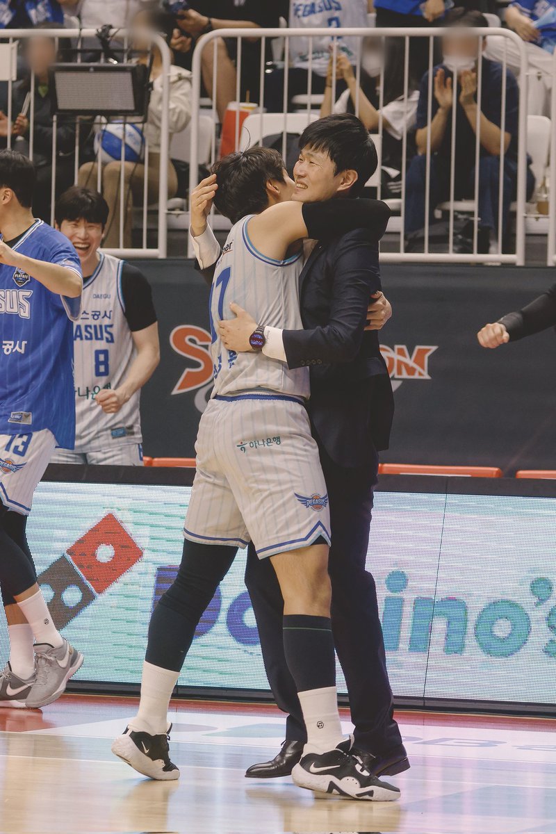 #곽정훈
이런 감동과 도파민을 위해 농구 보러 감💪🏻