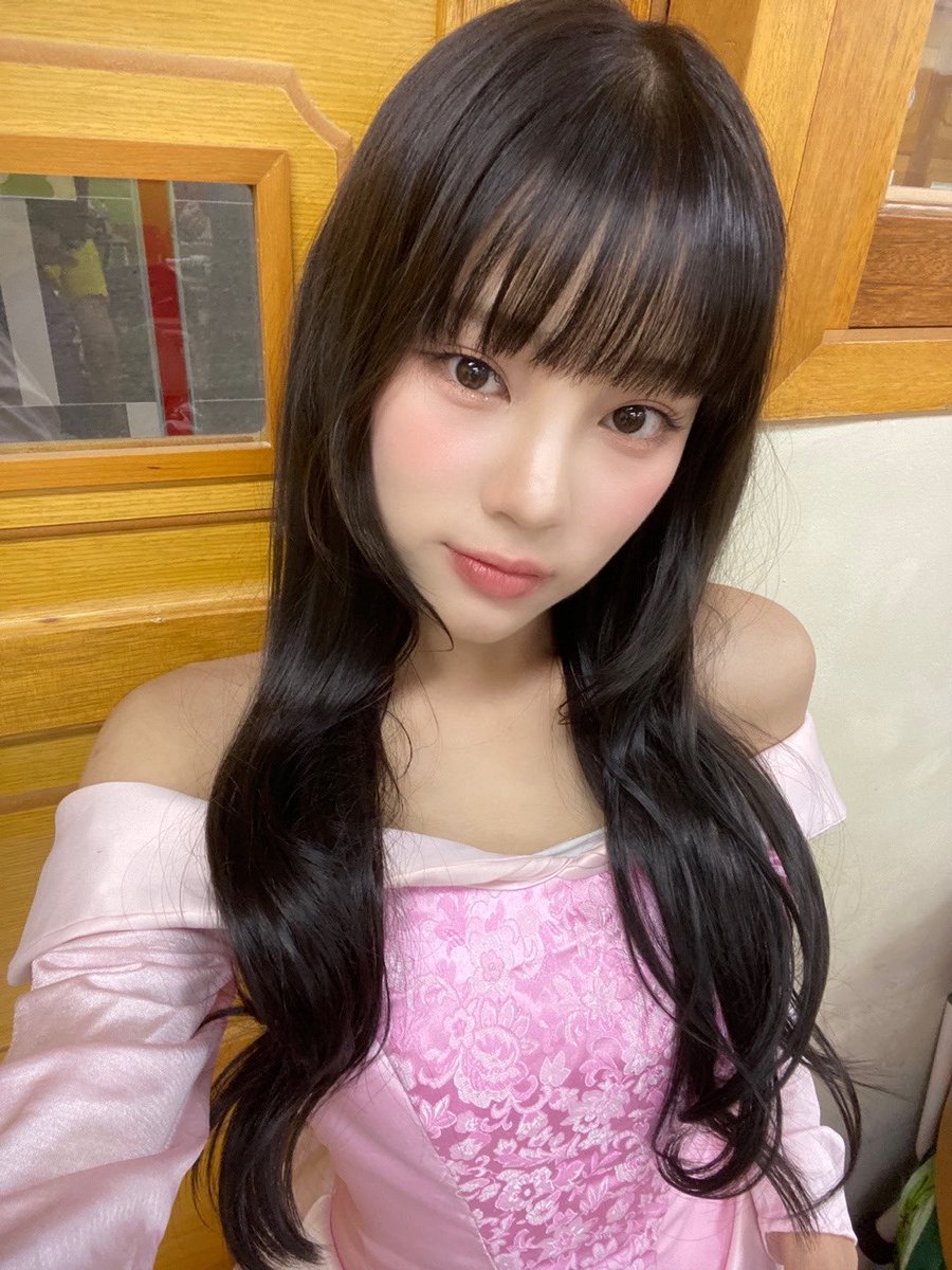 hyeonsssa's tweet photo. 졸사 셀카 드디어 …. 아 기쁘다😁😁 https://t.co/MRkks81qTc