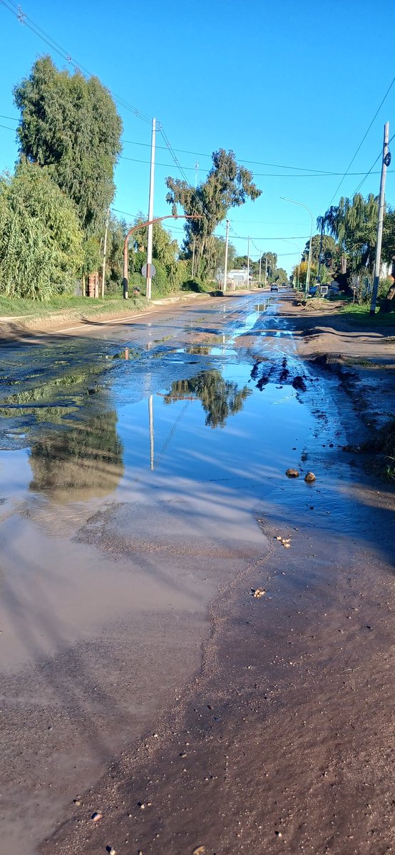 Rafael Obligado al 5800/5900, las perdidas de agua ponen en evidencia la ineficiencia de ABSA y la falta de control de la municipalidad.